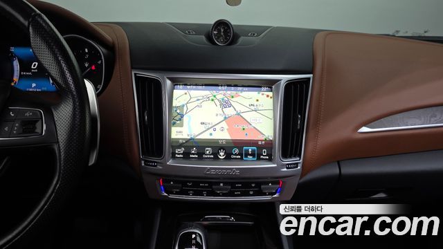 Maserati Levante 3.0 Diesel AWD Premium 2017 — фото 18