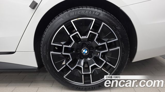 BMW i4 eDrive40 M Sports 2025 — фото 21