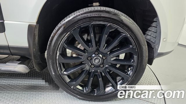 Land Rover Range Rover (IV) 4.4 SDV8 Vogue SE DIESEL 2016 — фото 5