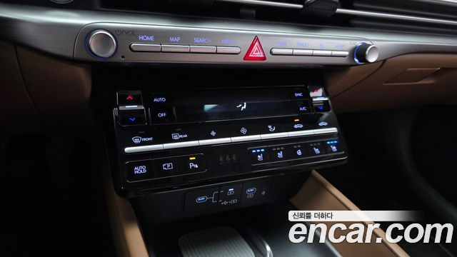 Hyundai Grandeur (GN7) 2,5 Gasoline 2WD Premium 2023 — фото 17