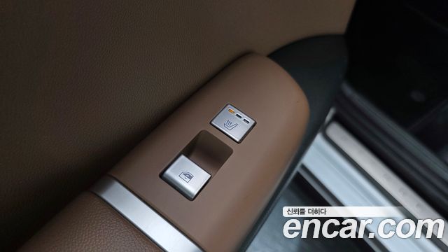 Hyundai Grandeur (GN7) 2,5 Gasoline 2WD Premium 2023 — фото 31