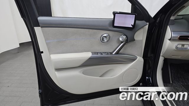 Genesis GV60 Standard AWD 2023 — фото 24