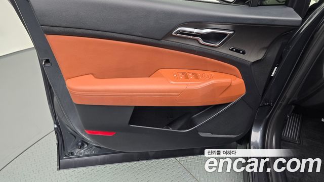 Kia Sportage (V) Gasoline 1.6 Turbo 2WD Signature 2025 — фото 24