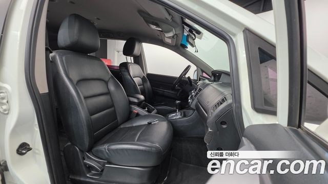 KG Mobility (SsangYong) Korando Turismo 4WD TX 11-seater 2017 — фото 10