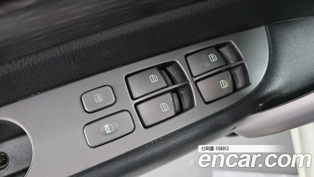 KG Mobility (SsangYong) Korando Turismo 4WD TX 11-seater 2017 — фото 11