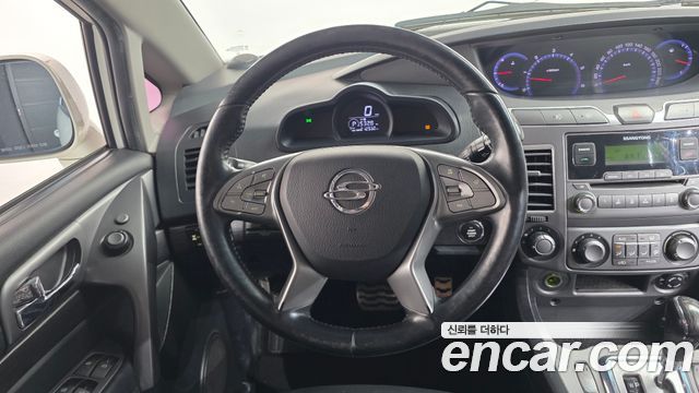 KG Mobility (SsangYong) Korando Turismo 4WD TX 11-seater 2017 — фото 13