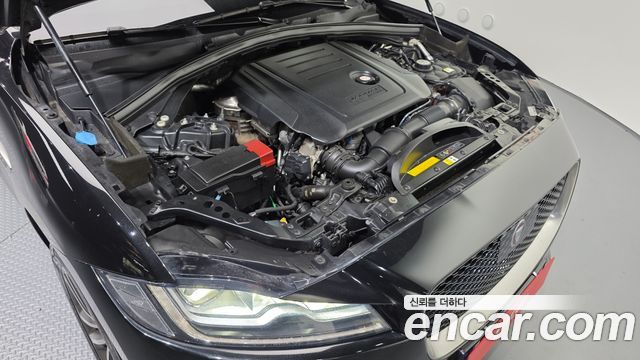Jaguar F-PACE 20d R-Sport 2019 — фото 6