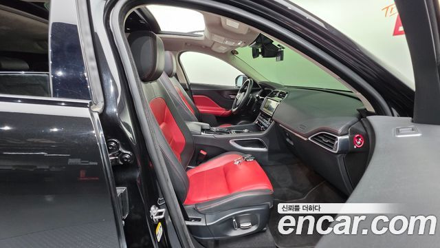 Jaguar F-PACE 20d R-Sport 2019 — фото 10