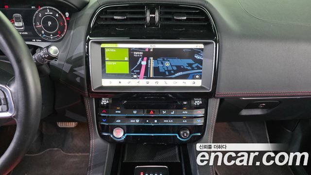 Jaguar F-PACE 20d R-Sport 2019 — фото 14