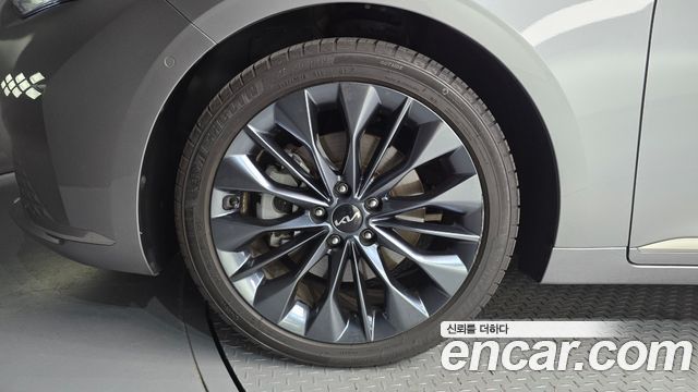 Kia K8 2.5 Gasoline 2WD Signature Special 2023 — фото 5