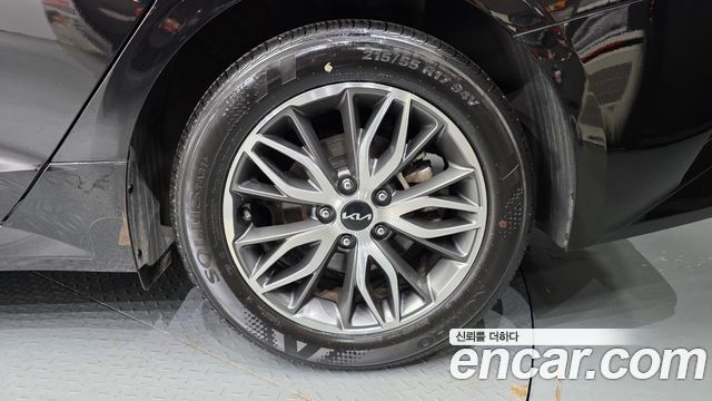 Kia K5 (III) 2.0 Prestige 2023 — фото 21