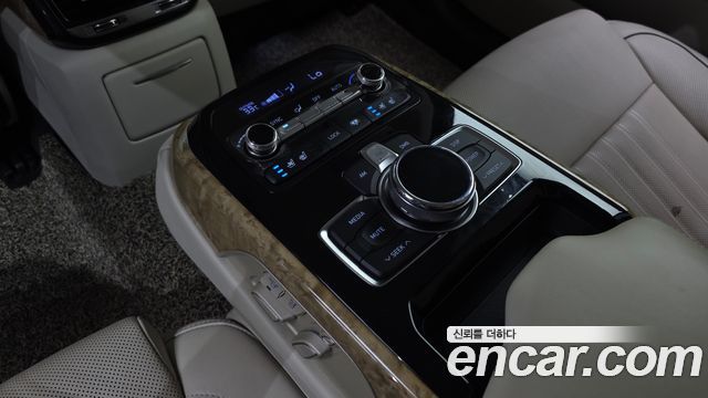 Genesis EQ900 3.8 GDI AWD Premium Luxury 2018 — фото 19