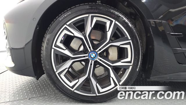 BMW i4 eDrive40 M Sports 2022 — фото 21