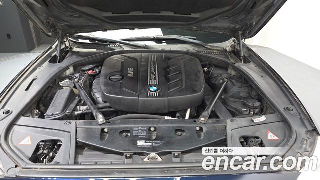 BMW 5 Series (F10) 525d xDrive M Sport Touring 2012 — фото 6
