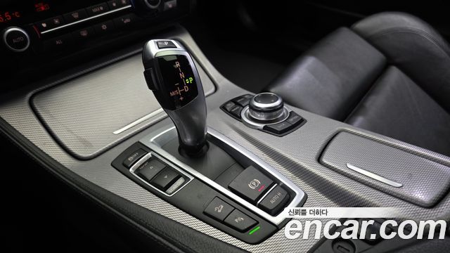 BMW 5 Series (F10) 525d xDrive M Sport Touring 2012 — фото 9