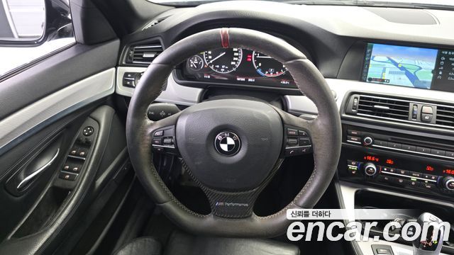 BMW 5 Series (F10) 525d xDrive M Sport Touring 2012 — фото 13