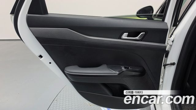 Kia K5 (III) 2.0 Prestige 2022 — фото 31