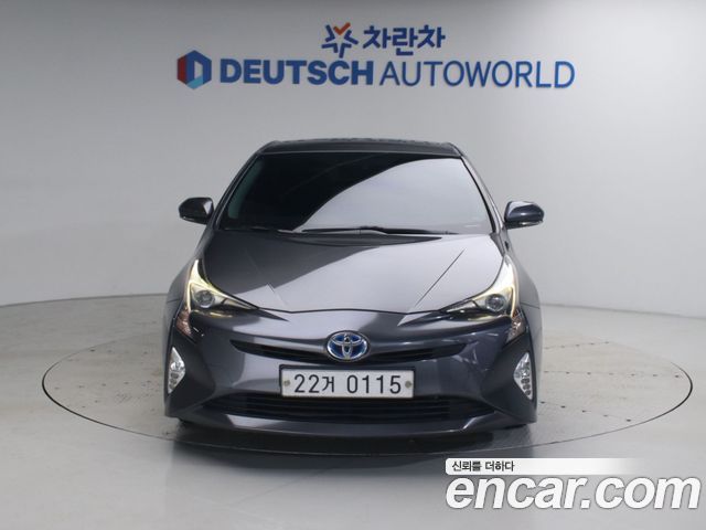 Toyota Prius (IV) 1.8 E 2017 — фото 3