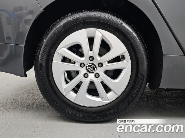 Toyota Prius (IV) 1.8 E 2017 — фото 5