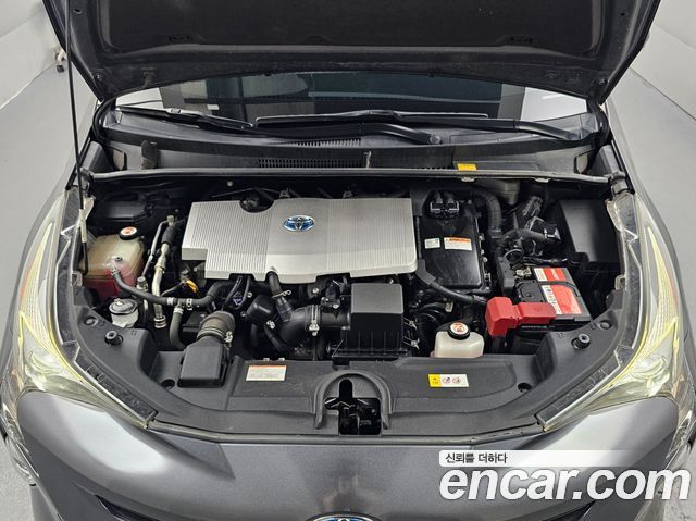 Toyota Prius (IV) 1.8 E 2017 — фото 6