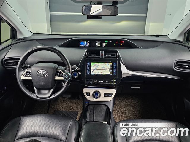 Toyota Prius (IV) 1.8 E 2017 — фото 7