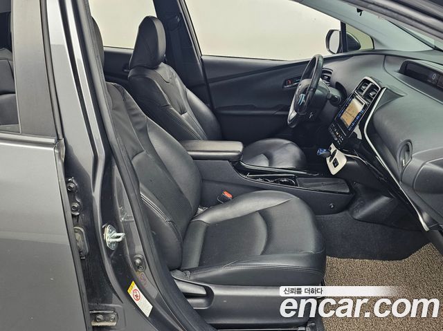 Toyota Prius (IV) 1.8 E 2017 — фото 10