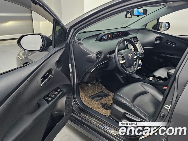 Toyota Prius (IV) 1.8 E 2017 — фото 15