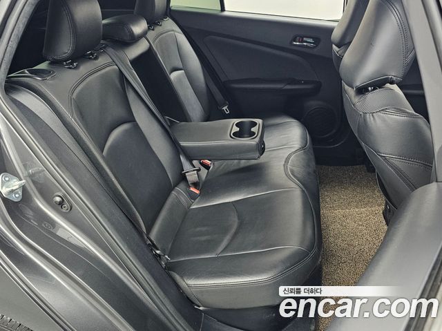 Toyota Prius (IV) 1.8 E 2017 — фото 16