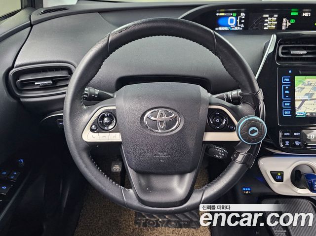 Toyota Prius (IV) 1.8 E 2017 — фото 17
