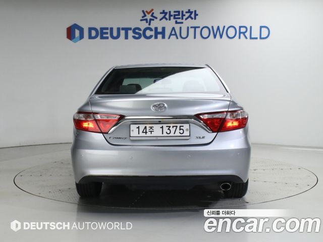 Toyota Camry 2.5 XLE 2015 — фото 4