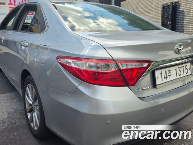 Toyota Camry 2.5 XLE 2015 — фото 5