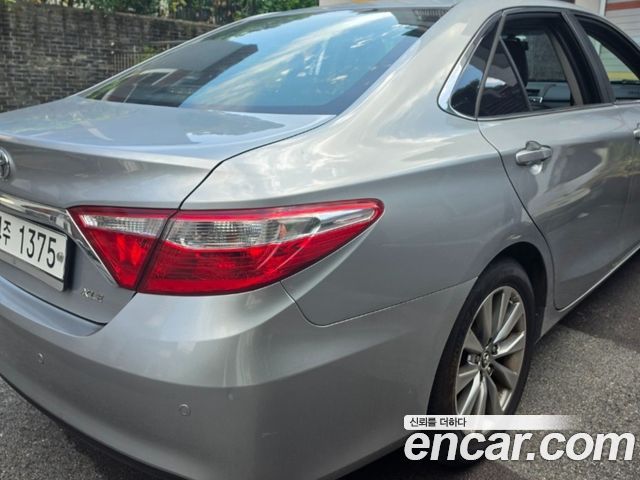 Toyota Camry 2.5 XLE 2015 — фото 7