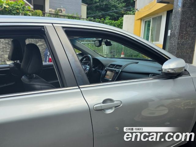 Toyota Camry 2.5 XLE 2015 — фото 9