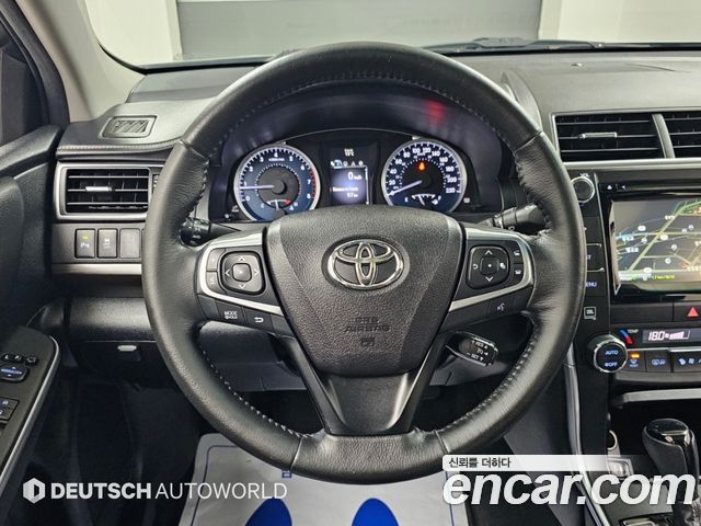Toyota Camry 2.5 XLE 2015 — фото 15