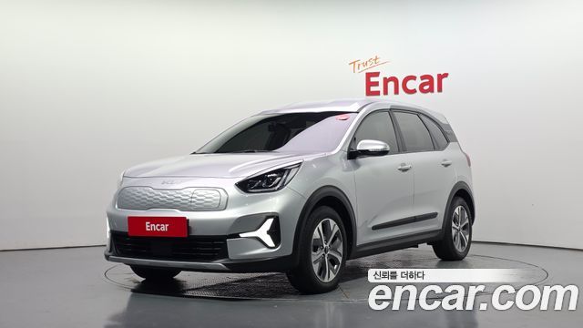 Kia Niro Plus Air 2023 — фото 1