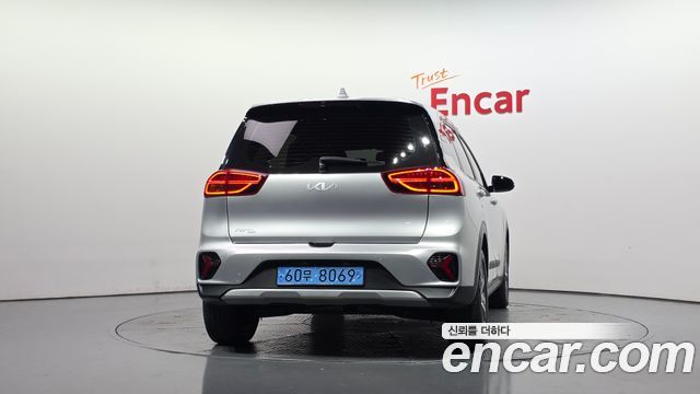Kia Niro Plus Air 2023 — фото 4
