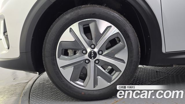 Kia Niro Plus Air 2023 — фото 5
