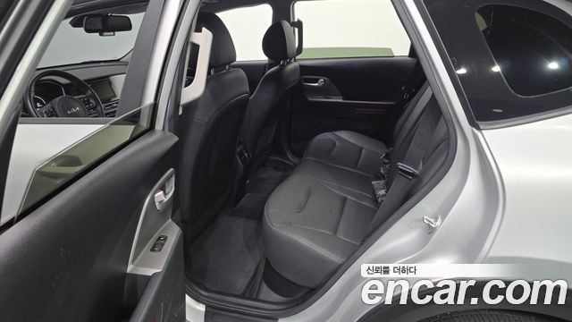 Kia Niro Plus Air 2023 — фото 12