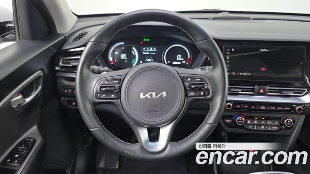 Kia Niro Plus Air 2023 — фото 15