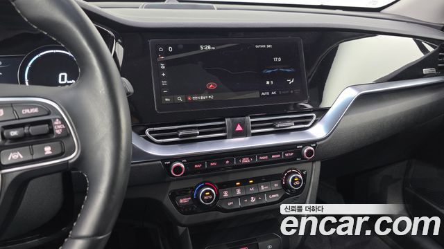 Kia Niro Plus Air 2023 — фото 17