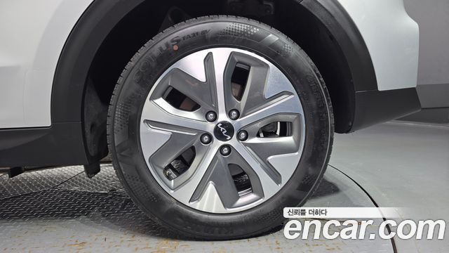 Kia Niro Plus Air 2023 — фото 21