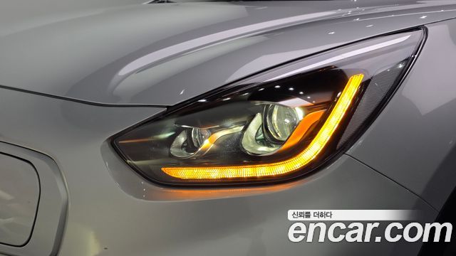 Kia Niro Plus Air 2023 — фото 22