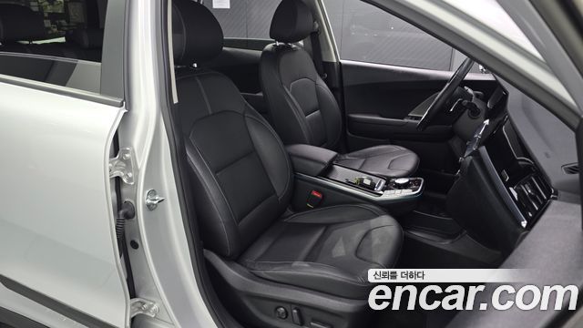 Kia Niro Plus Air 2023 — фото 26