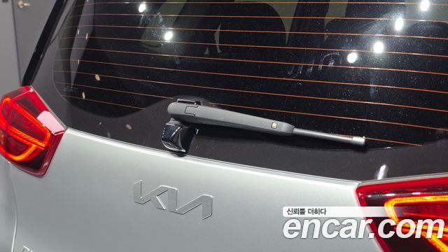 Kia Niro Plus Air 2023 — фото 29