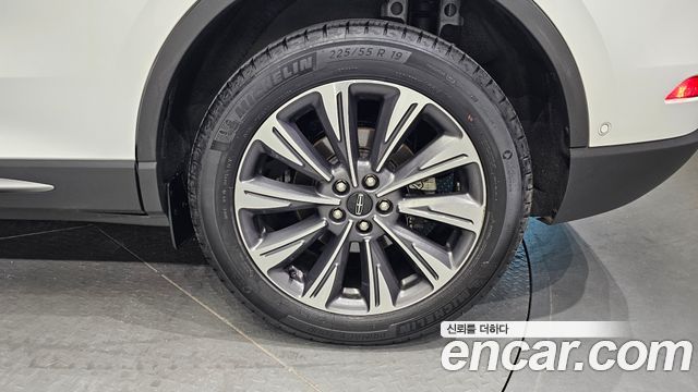 Lincoln Corsair 2.0 Reserve AWD 2021 — фото 21