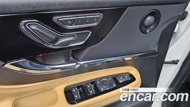 Lincoln Corsair 2.0 Reserve AWD 2021 — фото 28