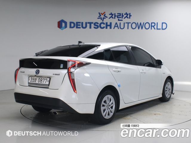 Toyota Prius (IV) 1.8 E 2016 — фото 2
