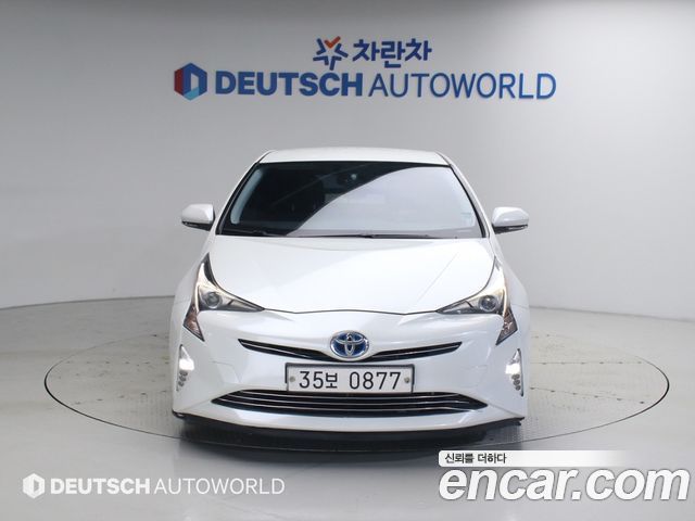 Toyota Prius (IV) 1.8 E 2016 — фото 3