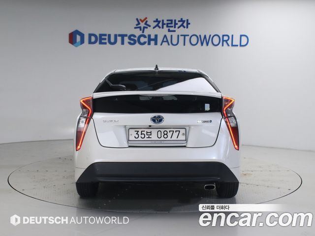 Toyota Prius (IV) 1.8 E 2016 — фото 4