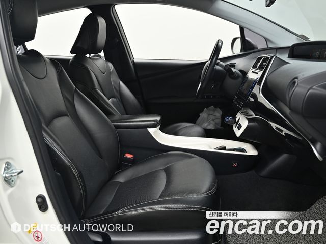 Toyota Prius (IV) 1.8 E 2016 — фото 10